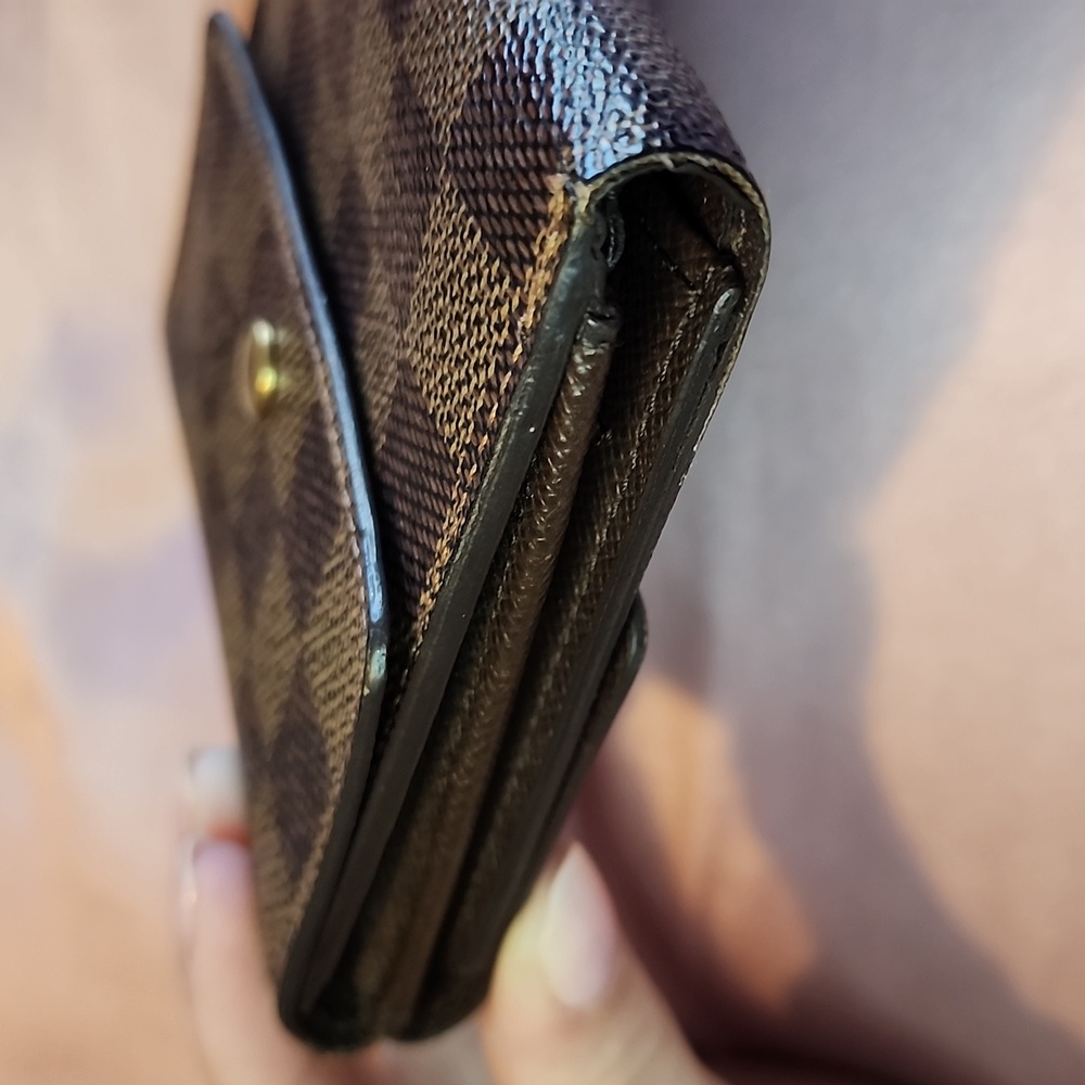 Louis Vuitton Damier Wallet - Picture 11 of 14
